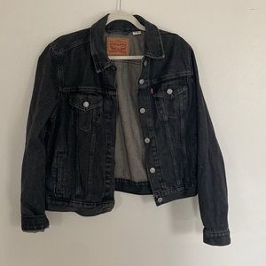 NWOT Levi’s truckers denim jacket